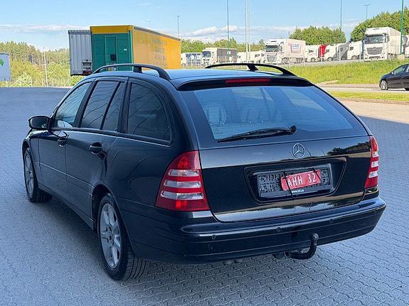 Mercedes-Benz C240 12 of 28