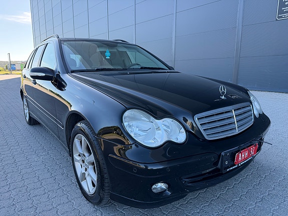 Mercedes-Benz C240 3 of 28