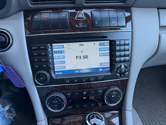 Mercedes-Benz C240 25 of 28