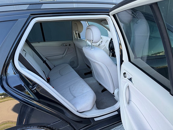 Mercedes-Benz C240 18 of 28