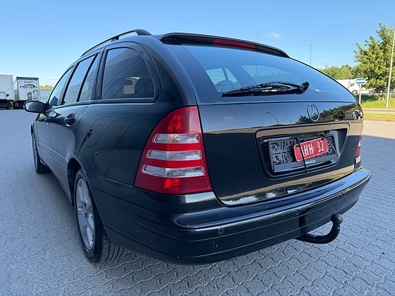 Mercedes-Benz C240 10 of 28