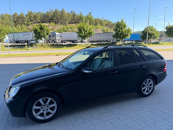 Mercedes-Benz C240 5 of 28