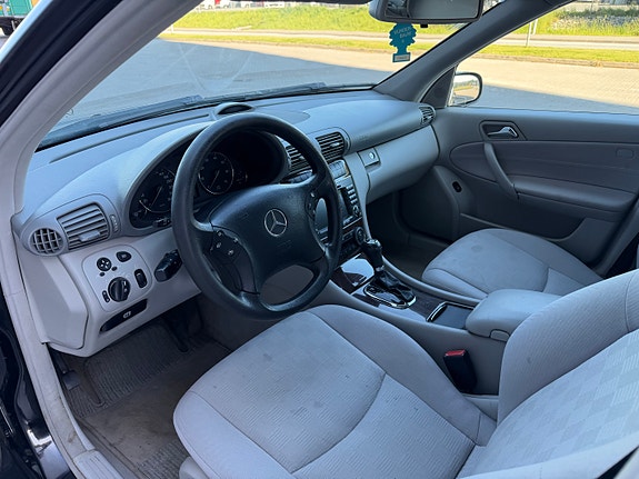Mercedes-Benz C240 14 of 28