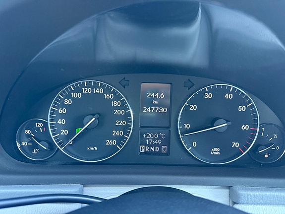 Mercedes-Benz C240 22 of 28