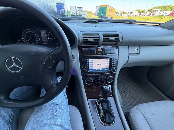 Mercedes-Benz C240 27 of 28