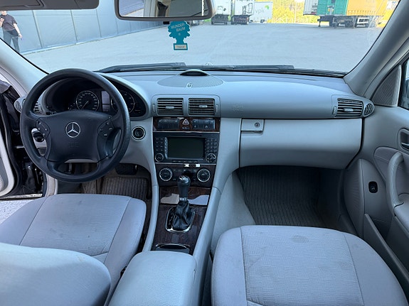 Mercedes-Benz C240 19 of 28