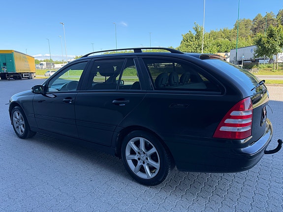 Mercedes-Benz C240 11 of 28