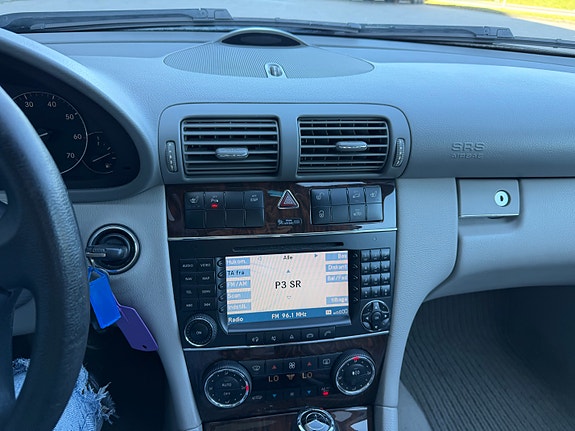 Mercedes-Benz C240 24 of 28