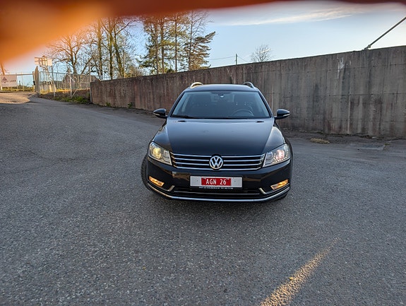 Volkswagen Passat 2 of 5