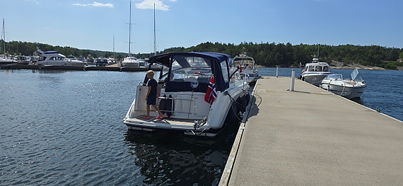Aquador 26 DC – pen og velutstyrt daycruiser 4 of 5