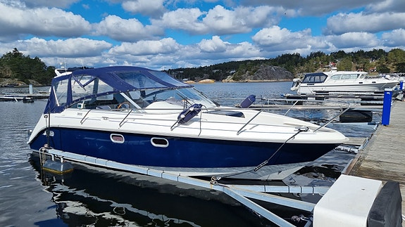Aquador 26 DC – pen og velutstyrt daycruiser 3 of 5