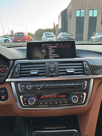 BMW 320d 24 of 30