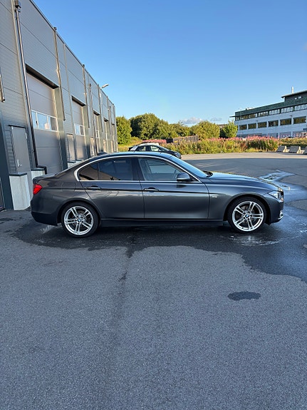 BMW 320d 9 of 30