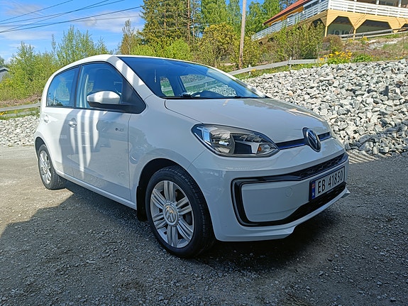 Volkswagen UP! 4 of 5