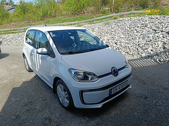 Volkswagen UP! 3 of 5