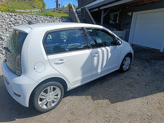 Volkswagen UP! 5 of 5
