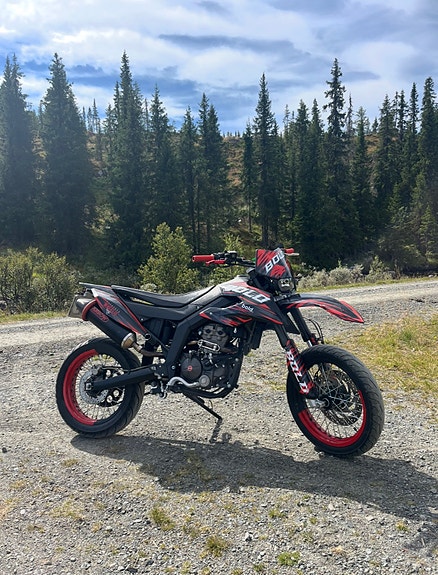 Aprilia SX 125 Super Motard 2 of 4