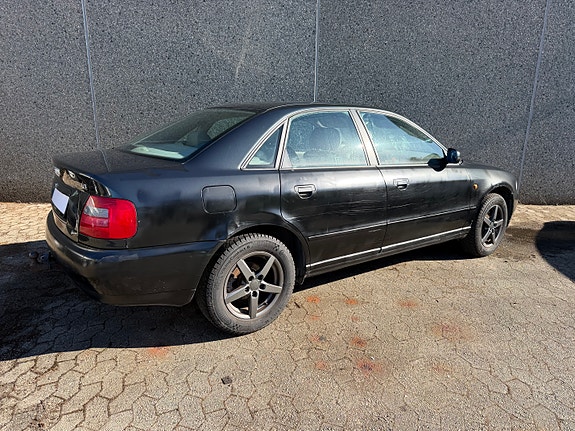 Audi A4 5 of 30