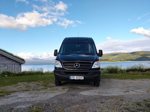 Mercedes-Benz 2 of 5