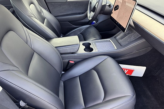 Tesla Model 3 14 of 14