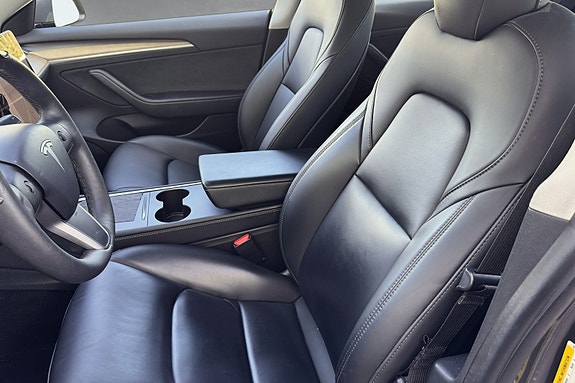 Tesla Model 3 11 of 14
