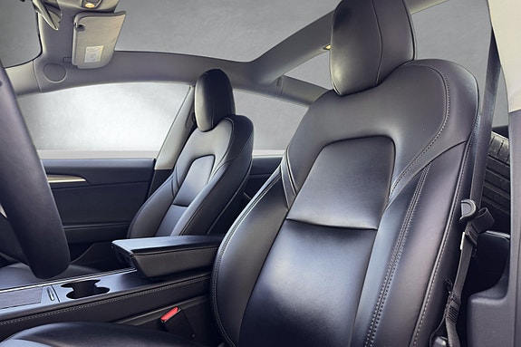 Tesla Model 3 9 of 14