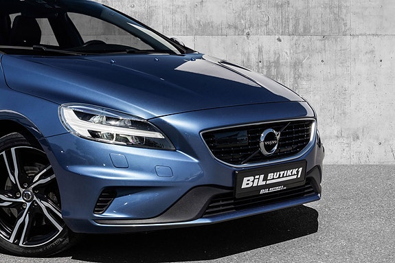 Volvo V40 2 of 5