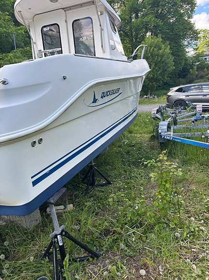 QuickSilver 640 pilothouse 4 of 5