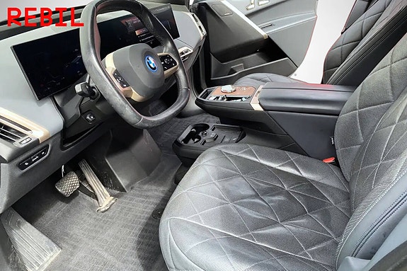 BMW iX 4 of 5