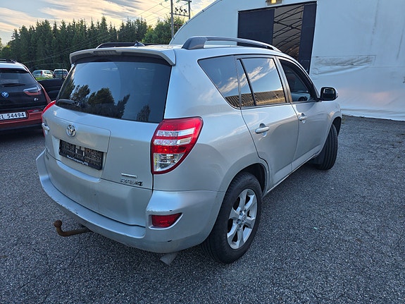 Toyota RAV4 6 of 15