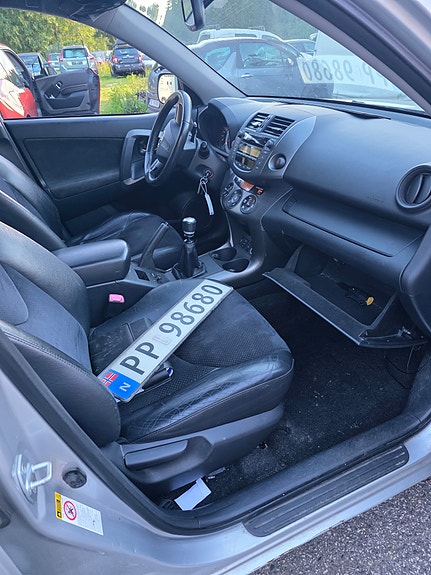 Toyota RAV4 9 of 15