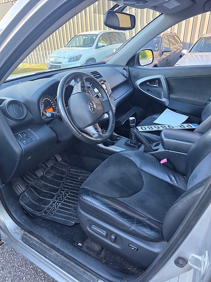 Toyota RAV4 15 of 15