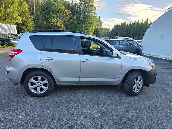 Toyota RAV4 7 of 15