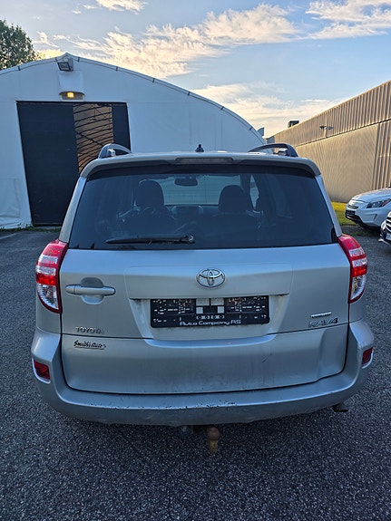 Toyota RAV4 5 of 15