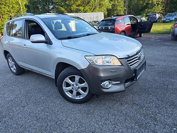 Toyota RAV4 8 of 15