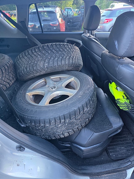 Toyota RAV4 12 of 15