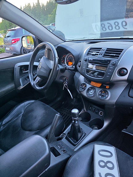 Toyota RAV4 11 of 15