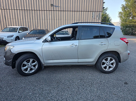 Toyota RAV4 3 of 15