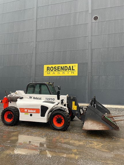 Bobcat T2250 5 of 5