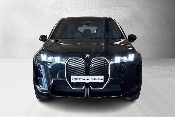 BMW iX 4 of 5