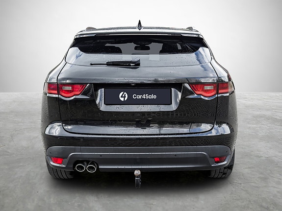 Jaguar F-PACE 4 of 5