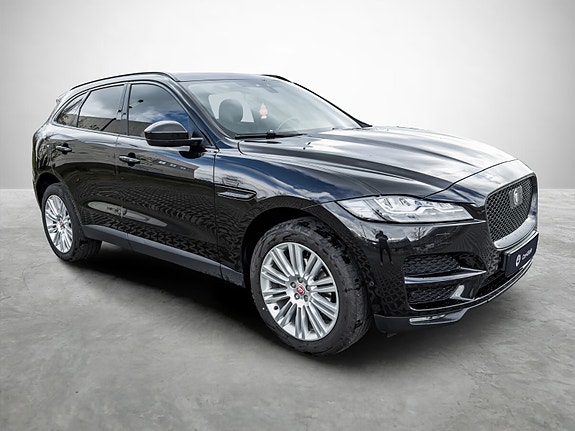 Jaguar F-PACE 7 of 18