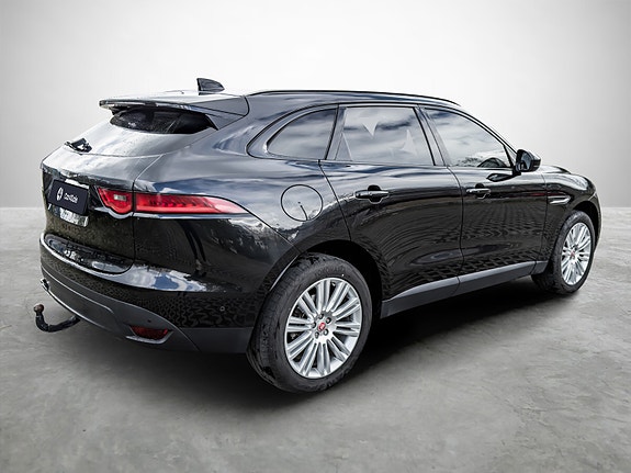 Jaguar F-PACE 5 of 5