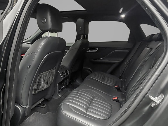 Jaguar F-PACE 13 of 18