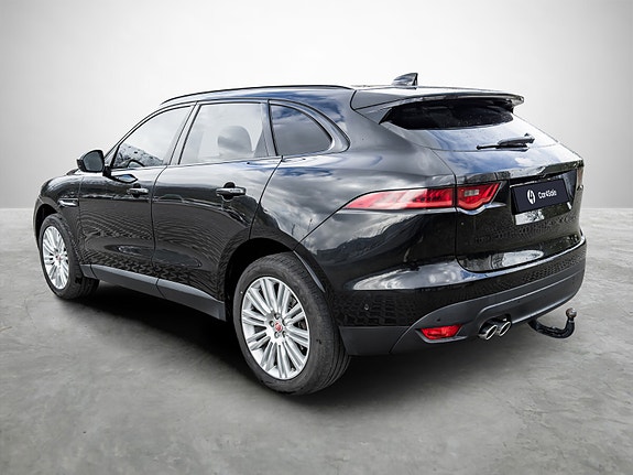 Jaguar F-PACE 3 of 5
