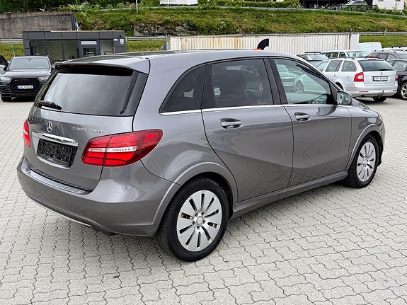 Mercedes-Benz B-Klasse 3 of 5