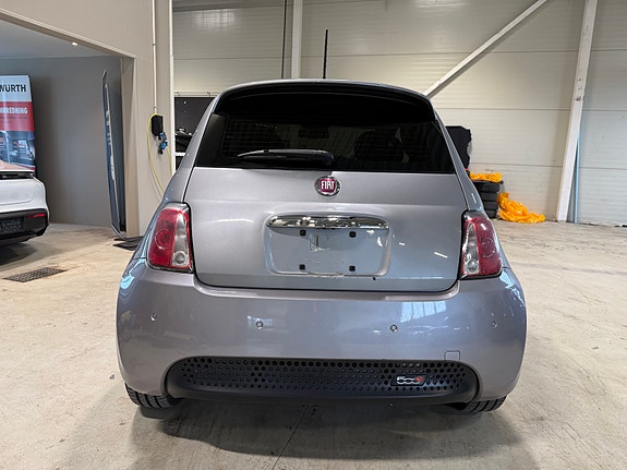 Fiat 500e 4 of 5