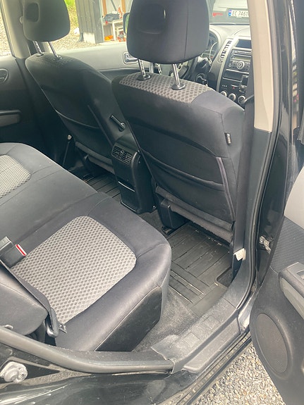 Nissan X-Trail 14 of 19