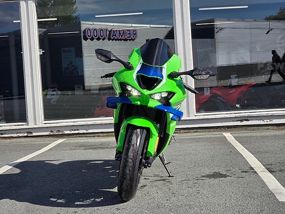 Kawasaki Ninja ZX-10R 2 of 7