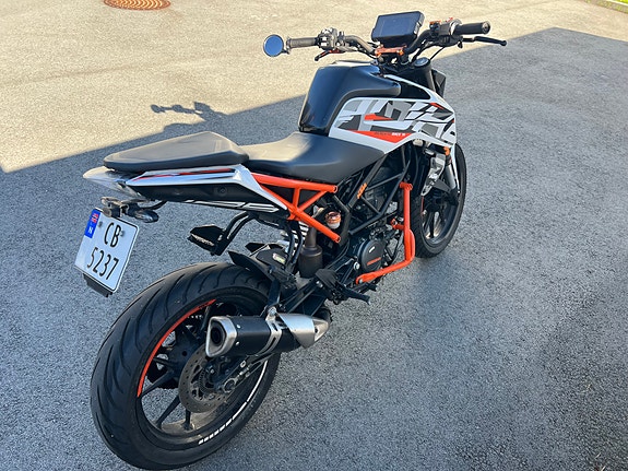 KTM 125 Duke 2 of 7